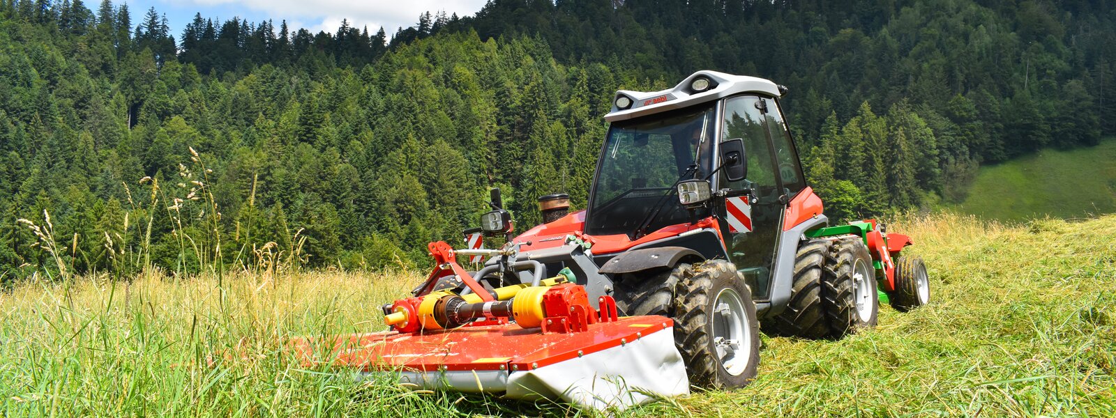 Slope tractors | TT 242 / TT 282 | Aebi Schmidt Group